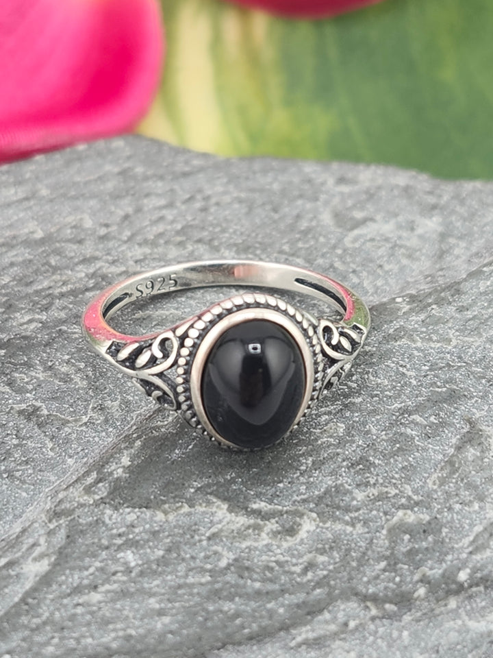 Black Onyx and 925 Sterling Silver Ring - Size 4.5