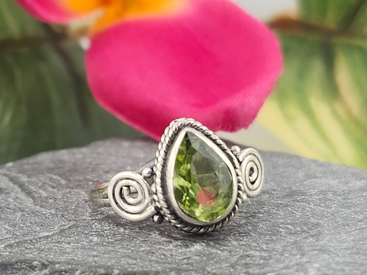 925 Sterling Silver and Peridot Ring Size 6¼