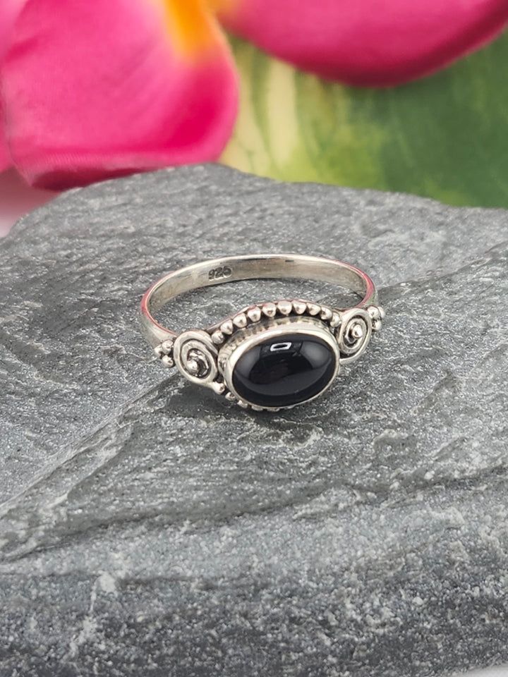 Black Onyx and 925 Sterling Silver Ring - Size 7