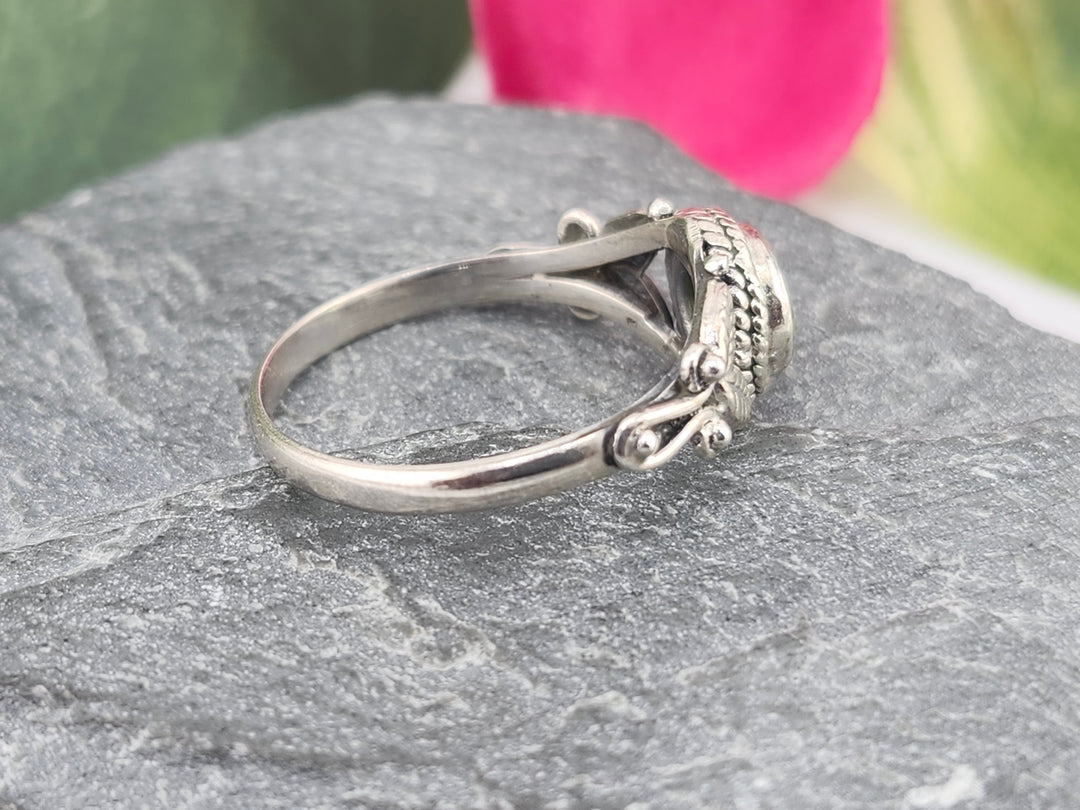 925 Sterling Silver and Peridot Ring Size 8¼