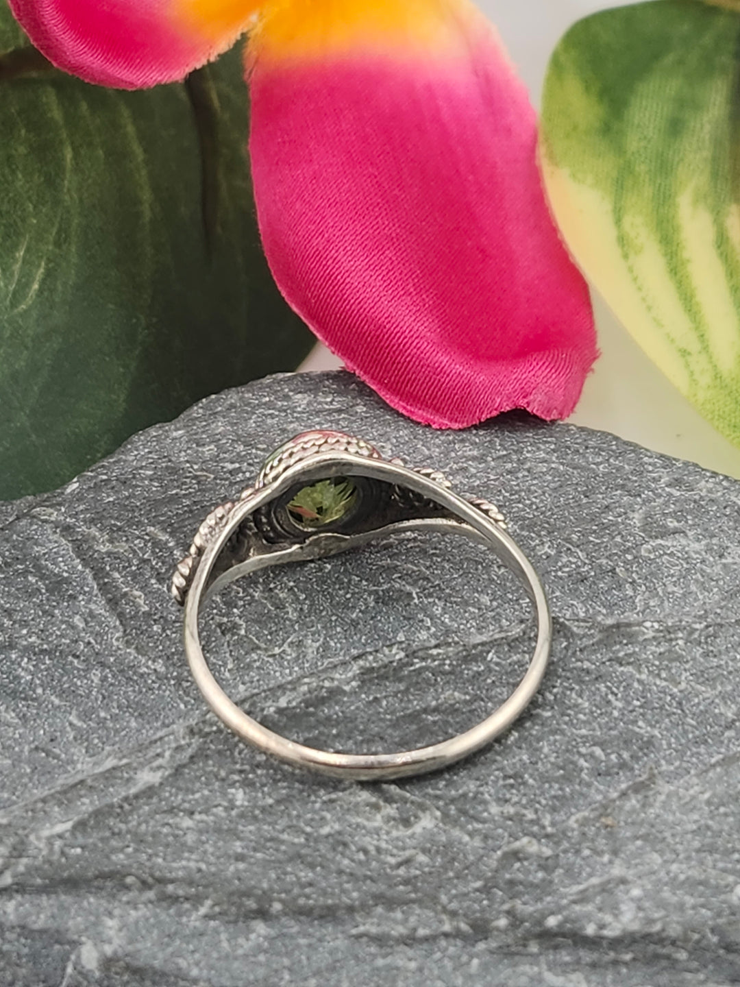 925 Sterling Silver and Peridot Ring Size 9¼
