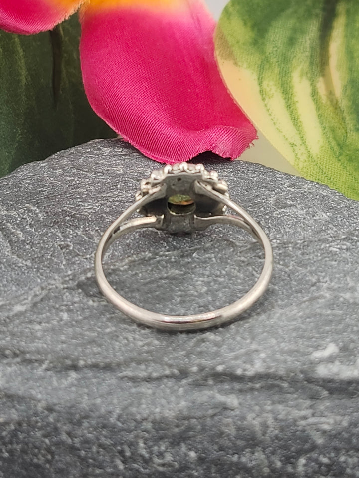 925 Sterling Silver and Peridot Ring Size 7¾