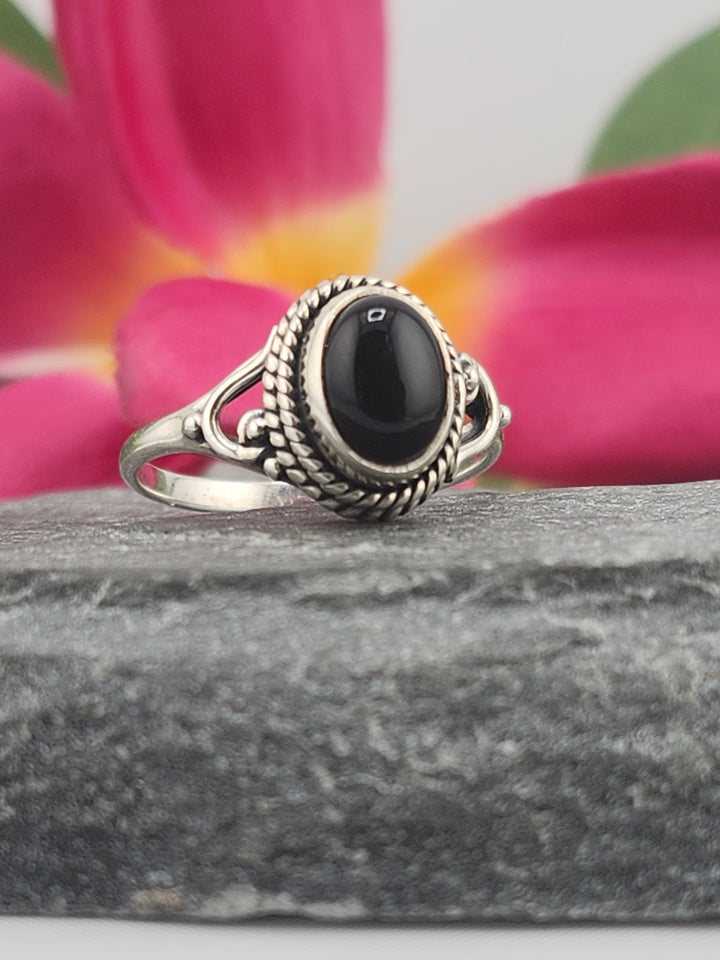 Black Onyx & 925 Sterling Silver Ring Size 6
