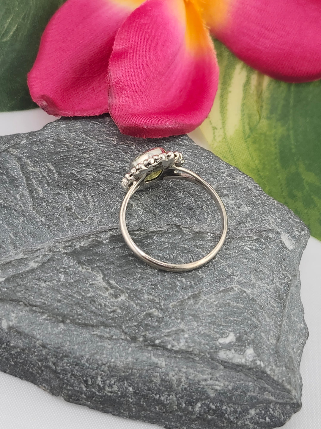 925 Sterling Silver and Peridot Ring Size 6¼