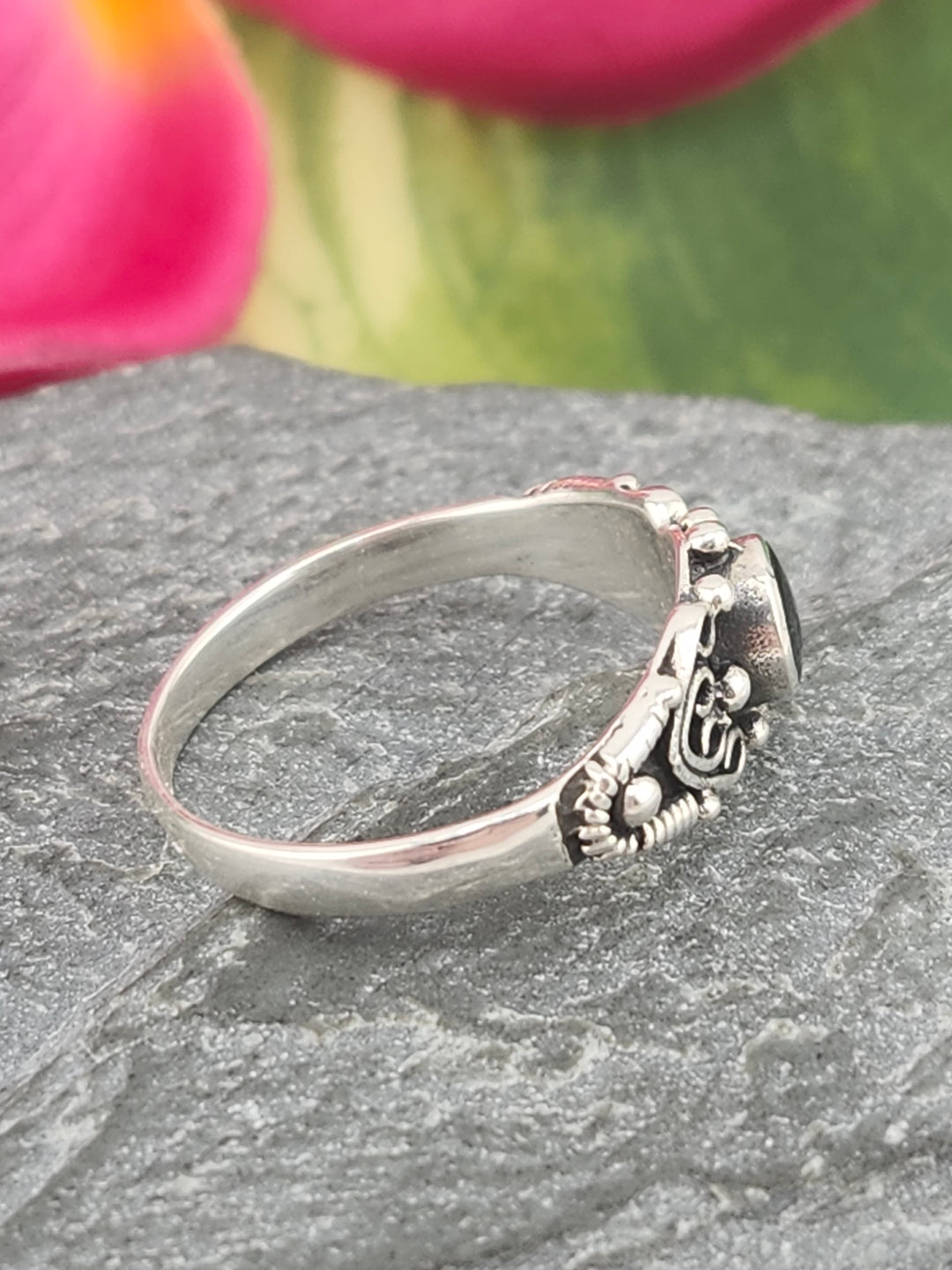 Black Onyx and 925 Sterling Silver Ring - Size 7