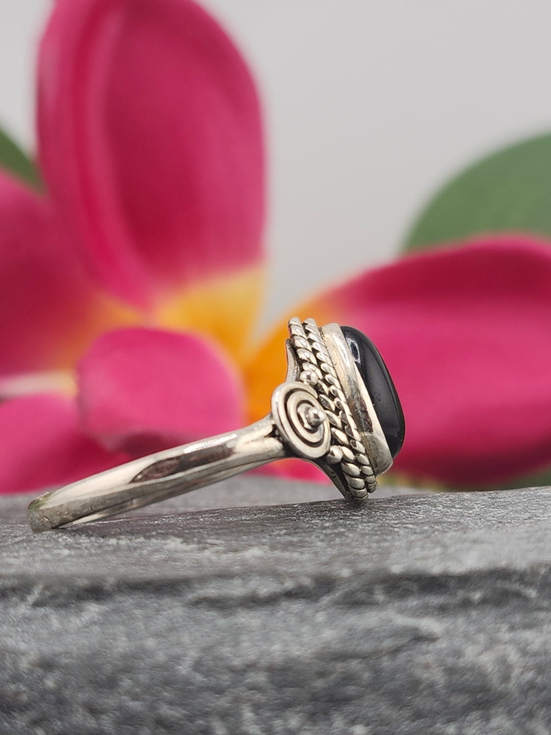 Black Onyx & 925 Sterling Silver Ring Size 7½