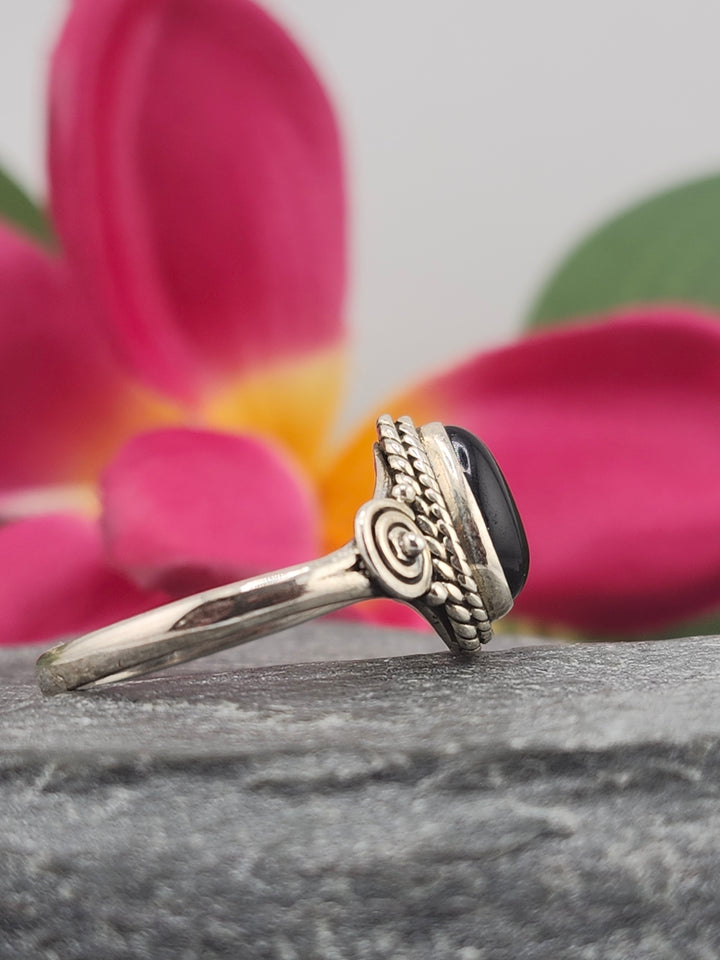 Black Onyx & 925 Sterling Silver Ring Size 7½