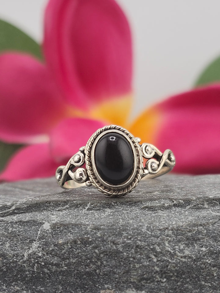 Black Onyx & 925 Sterling Silver Ring Size 7