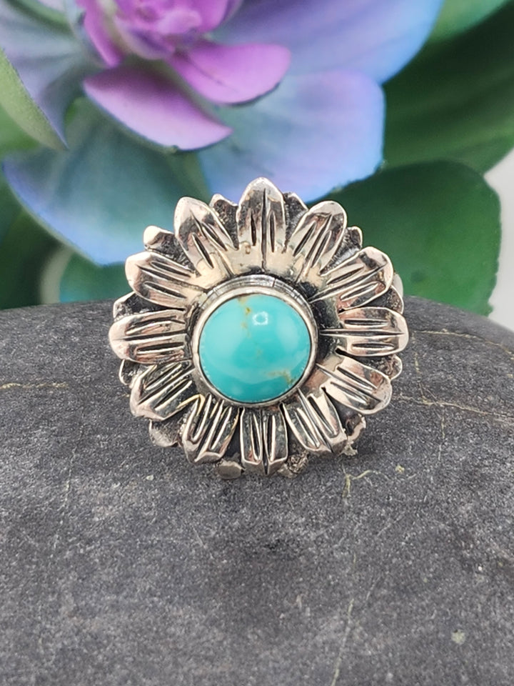 Kingman Turquoise and 925 Sterling Silver Flower Ring - Size 9.5