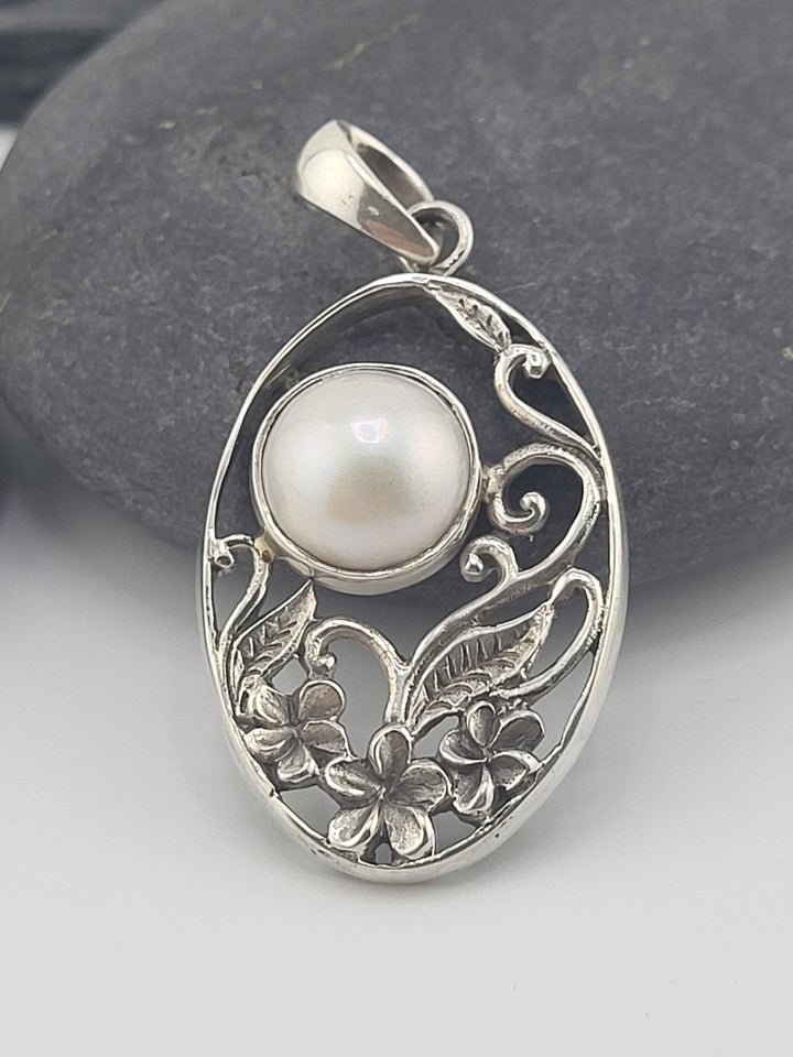Mother of Pearl Silver Pendant